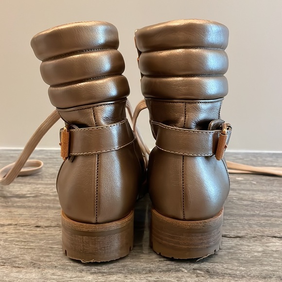 CHRISTIAN LOUBOUTIN Who Runs metallic leather gold/champagne hiking boots - Picture 8 of 10